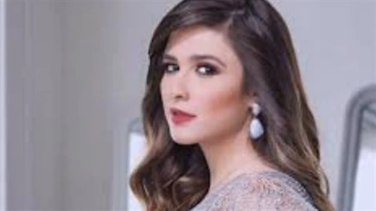 أبعاد النجومية.. مقارنة نقدية بين رصيد ياسمين عبد العزيز ومي عمر الفني